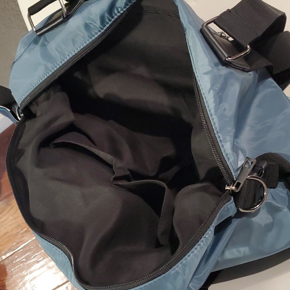 Duffle bag by ZIP 'N JET in Blue - Picture 5 of 9